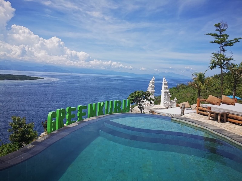 Green Kubu Cafe with intimate bamboo seating over Tegallalang rice terraces