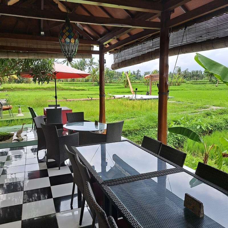 Sawah Indah Resto with affordable local food and rice field views near Ubud