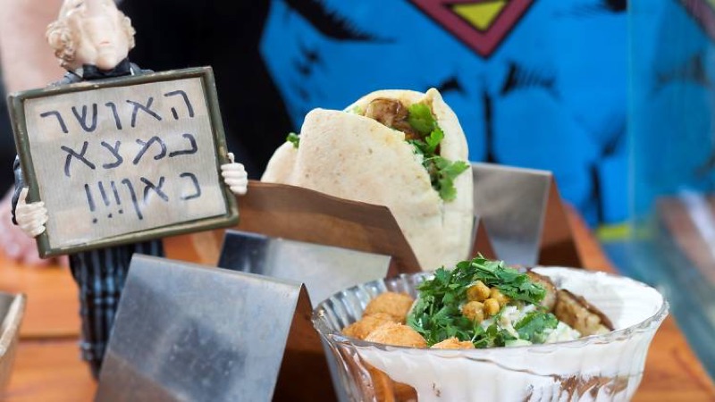 Mifgash HaOsher falafel in Tel Aviv
