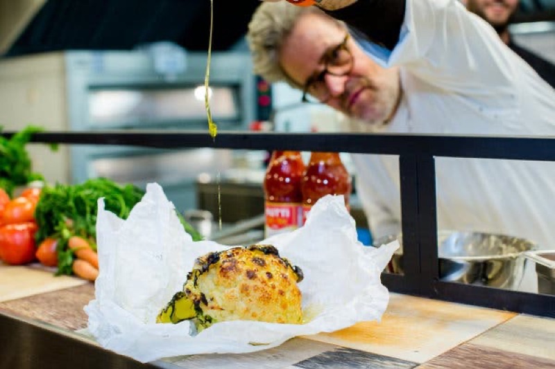 Miznon pita bar in Tel Aviv