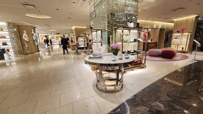 Isetan Shinjuku depachika food hall in Tokyo