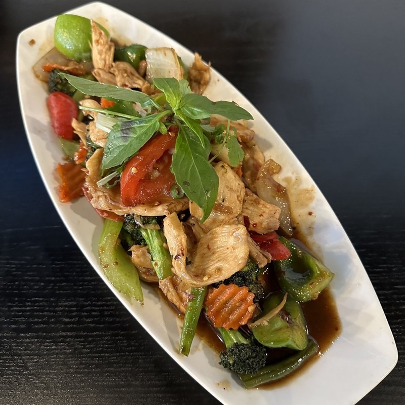 Khao San Road in Entertainment District — A long-standing favourite for Thai street food, Khao San Road offers classic dis