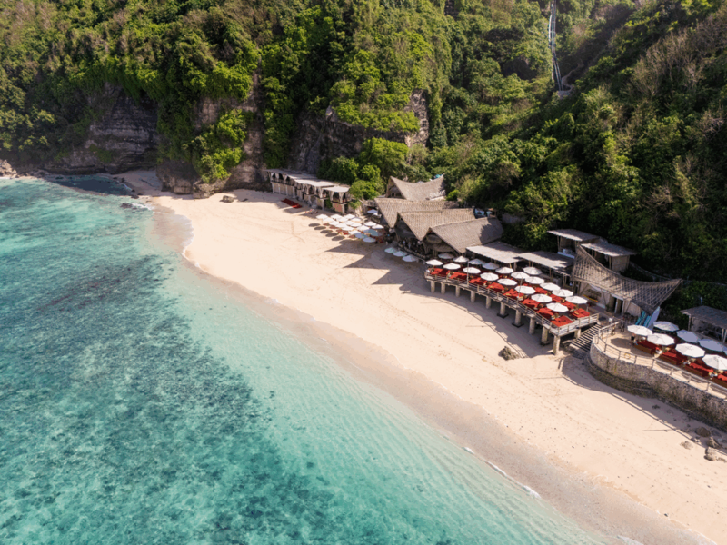 Sundays Beach Club white sand beach below Uluwatu cliffs
