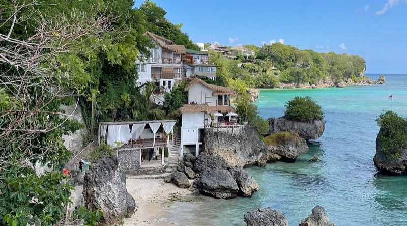 Dreamsea Bali cliffside surf camp in Uluwatu