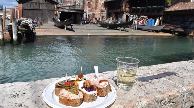 Osteria al Squero in Dorsoduro — Situated opposite the gondola workshop (squero), this beloved bacaro offers an a