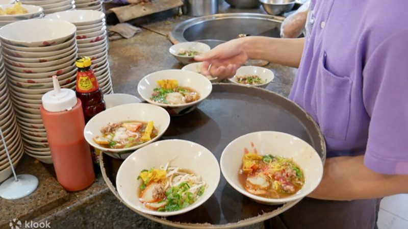 Anong boat noodle restaurant at Victory Monument