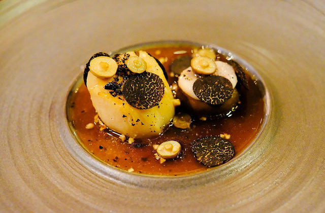 Restaurant Konstantin Filippou in Innere Stadt — Konstantin Filippou's eponymous restaurant, boasting two Michelin stars, offers 