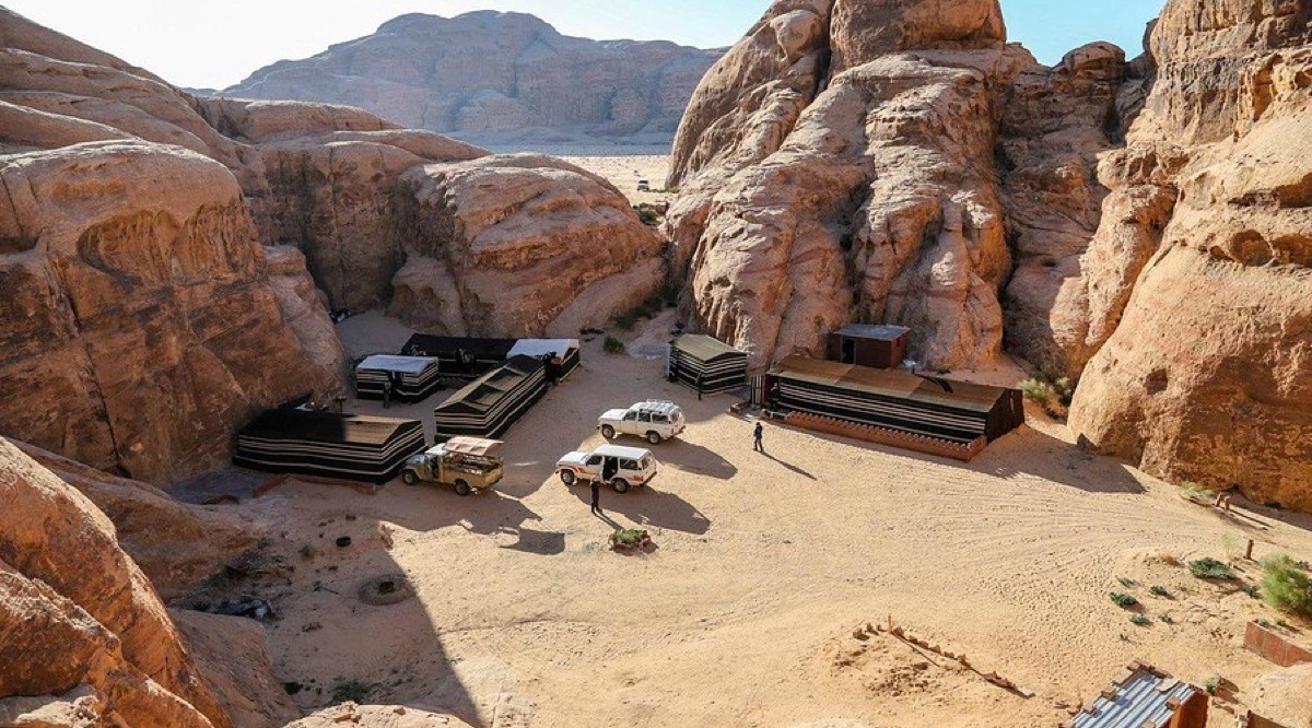 Bedouin Directions camp and jeep tour in Wadi Rum