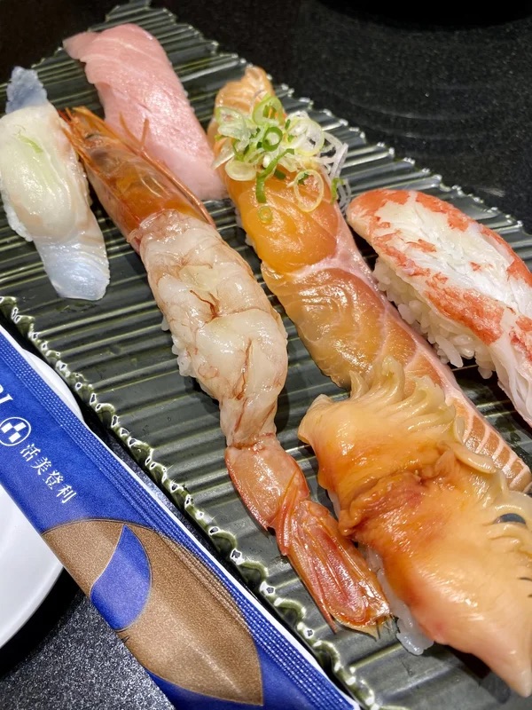 Katsumidori Sushi Yokohama Sky Building in Yokohama Station — A highly popular conveyor belt sushi restaurant known for its incredibly fresh a